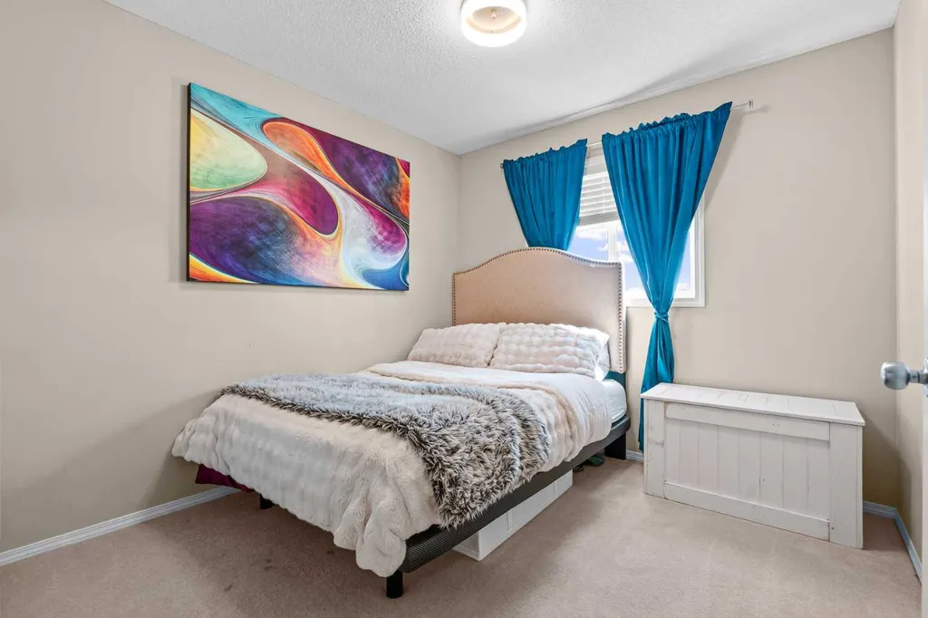 85 Evermeadow Manor SW Calgary AB T2Y 4W8