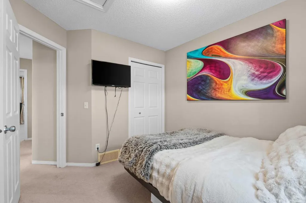 85 Evermeadow Manor SW Calgary AB T2Y 4W8