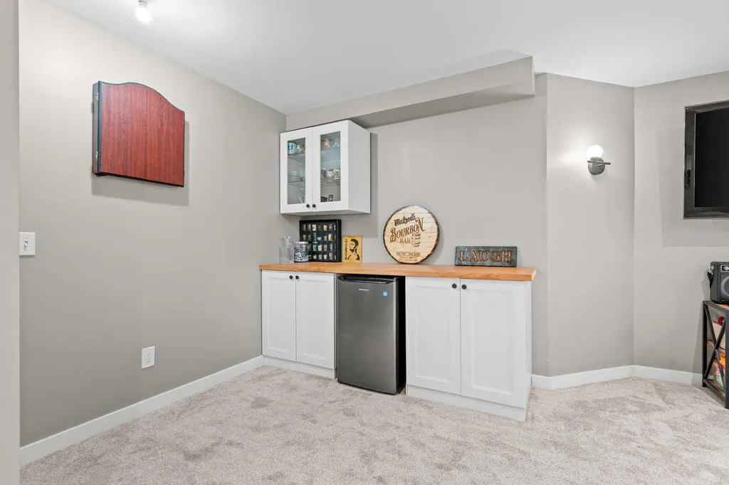85 Evermeadow Manor SW Calgary AB T2Y 4W8
