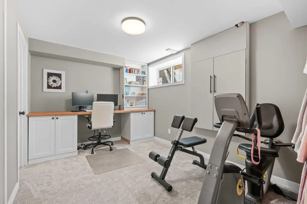 85 Evermeadow Manor SW Calgary AB T2Y 4W8