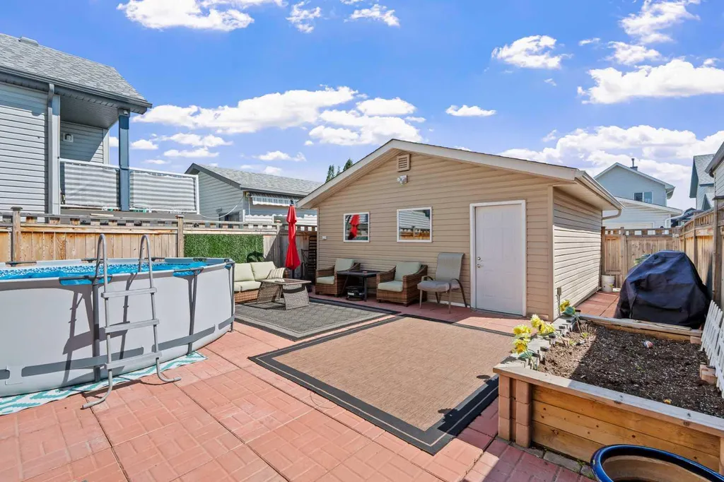 85 Evermeadow Manor SW Calgary AB T2Y 4W8