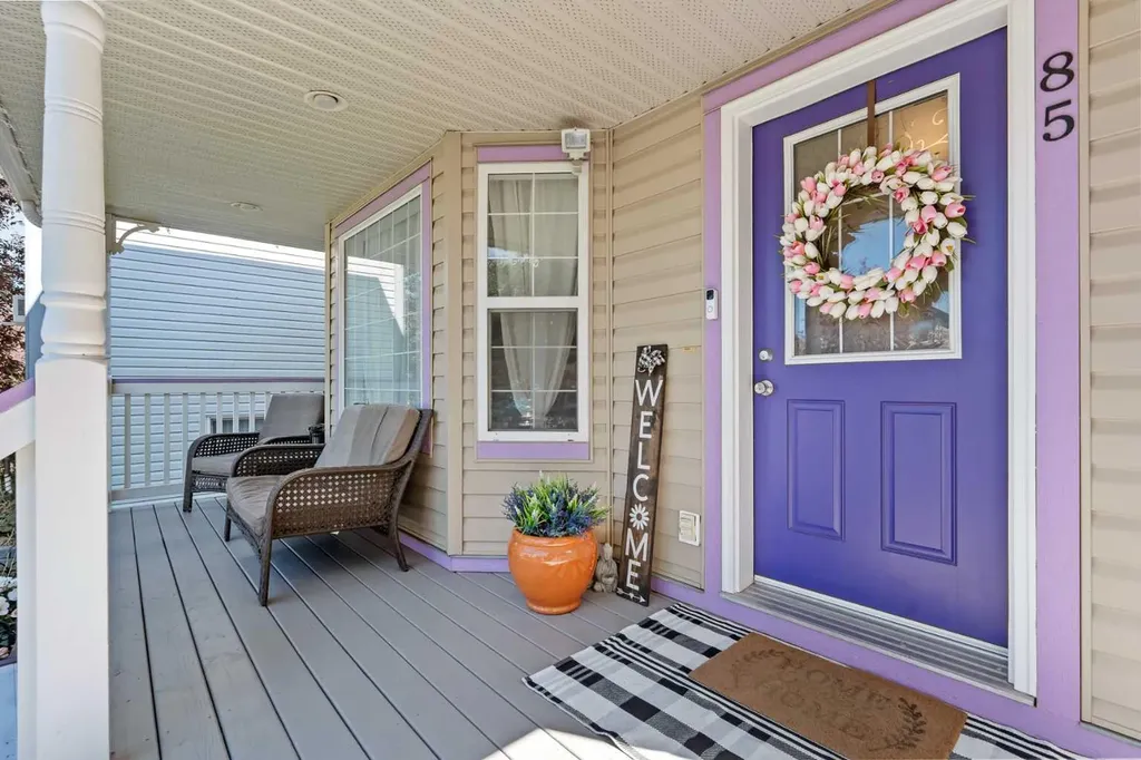 85 Evermeadow Manor SW Calgary AB T2Y 4W8