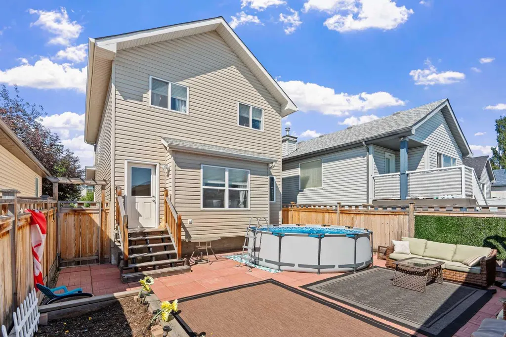 85 Evermeadow Manor SW Calgary AB T2Y 4W8