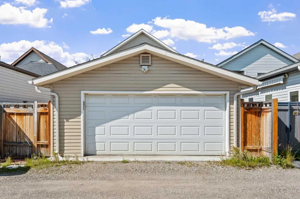 85 Evermeadow Manor SW Calgary AB T2Y 4W8