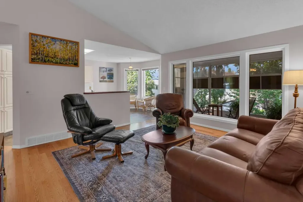 80 Scanlon Green NW Calgary AB T3L 1N6