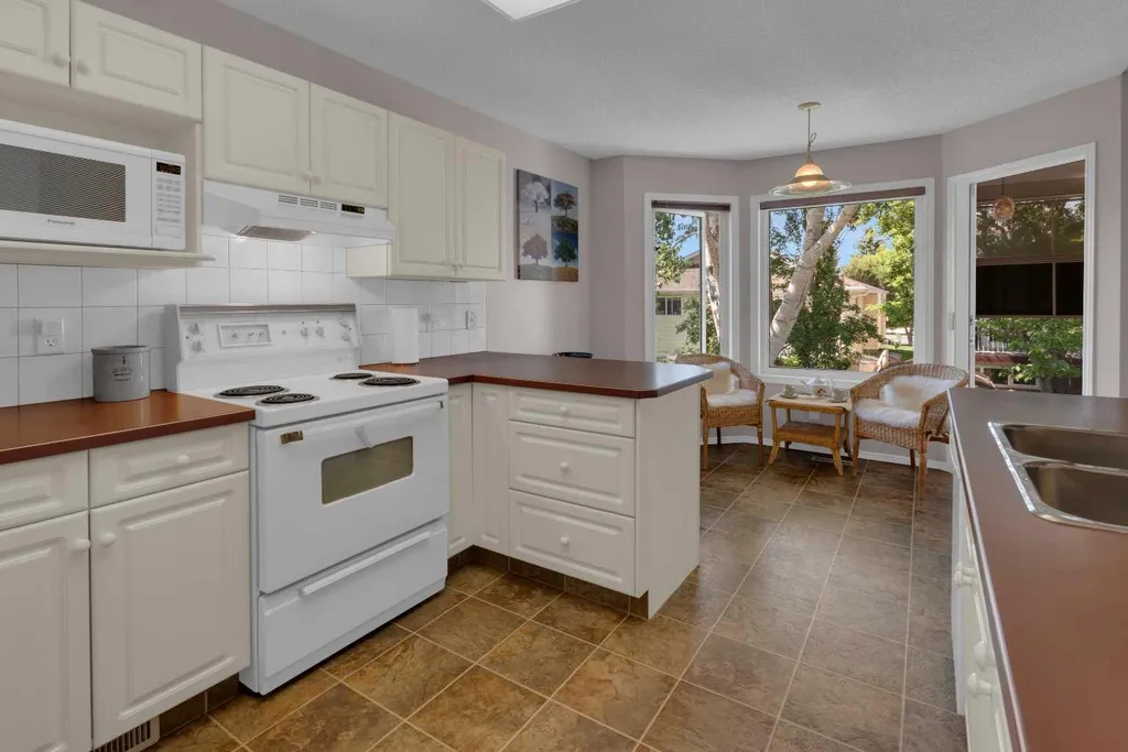 80 Scanlon Green NW Calgary AB T3L 1N6