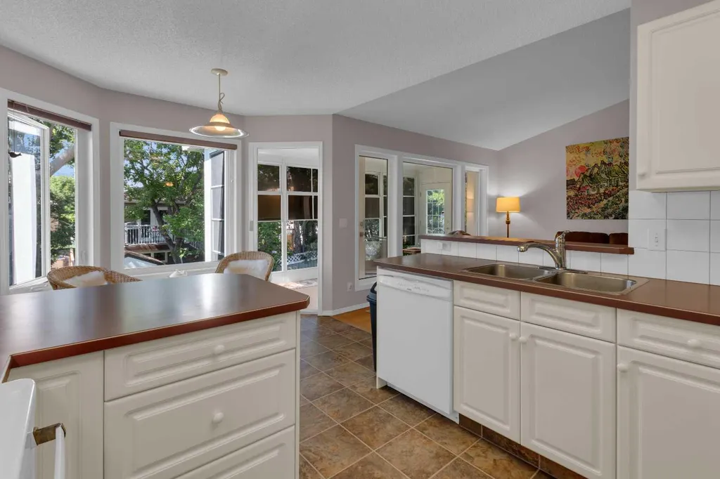 80 Scanlon Green NW Calgary AB T3L 1N6