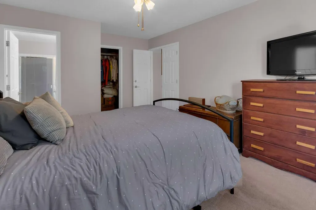 80 Scanlon Green NW Calgary AB T3L 1N6
