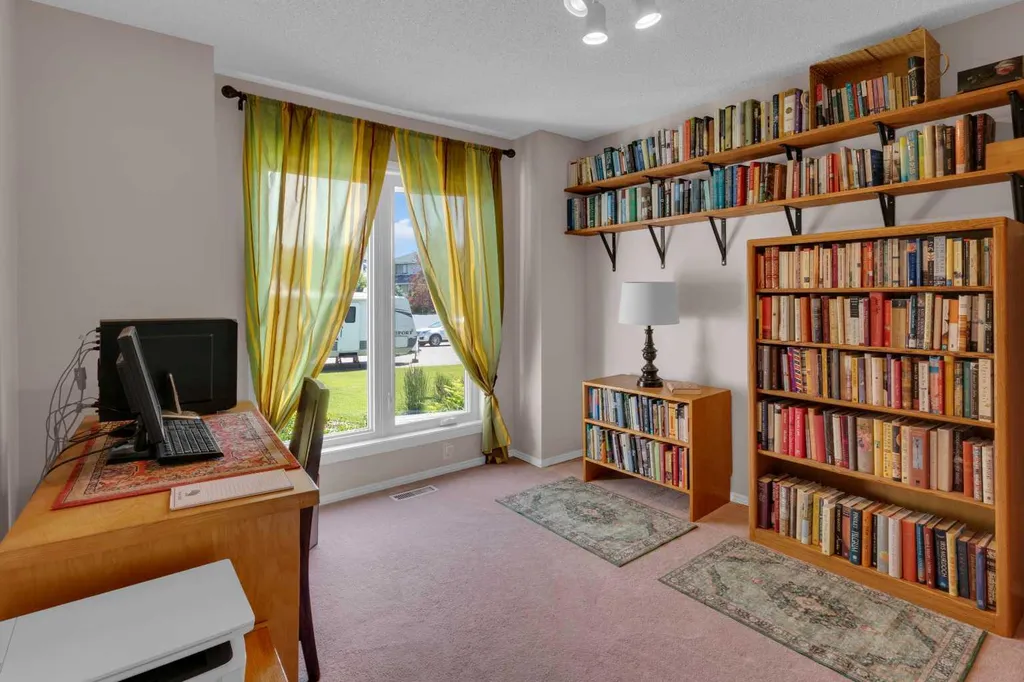 80 Scanlon Green NW Calgary AB T3L 1N6