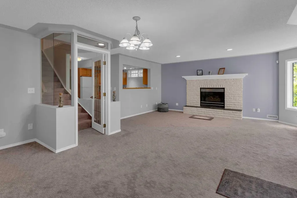 80 Scanlon Green NW Calgary AB T3L 1N6