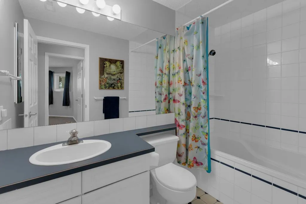 80 Scanlon Green NW Calgary AB T3L 1N6