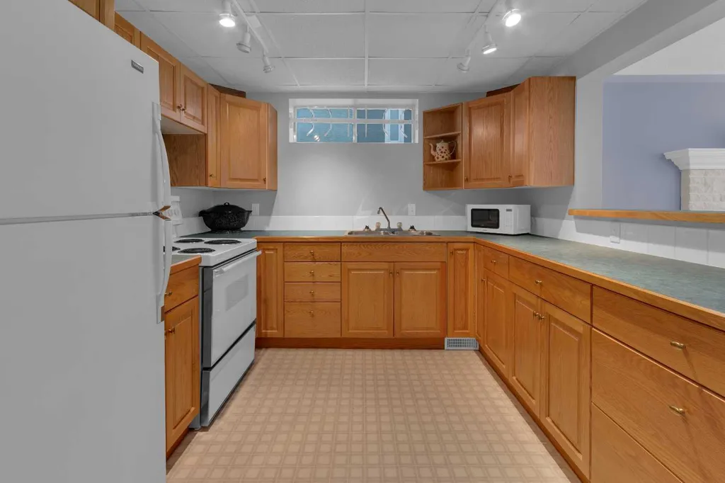 80 Scanlon Green NW Calgary AB T3L 1N6