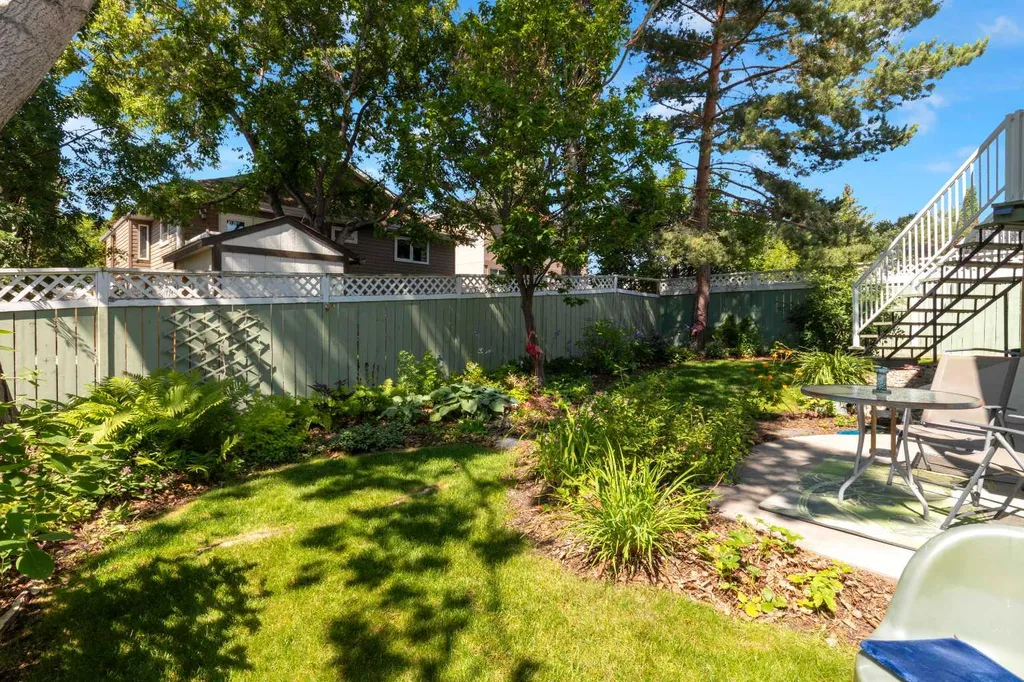 80 Scanlon Green NW Calgary AB T3L 1N6