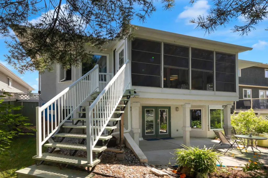80 Scanlon Green NW Calgary AB T3L 1N6