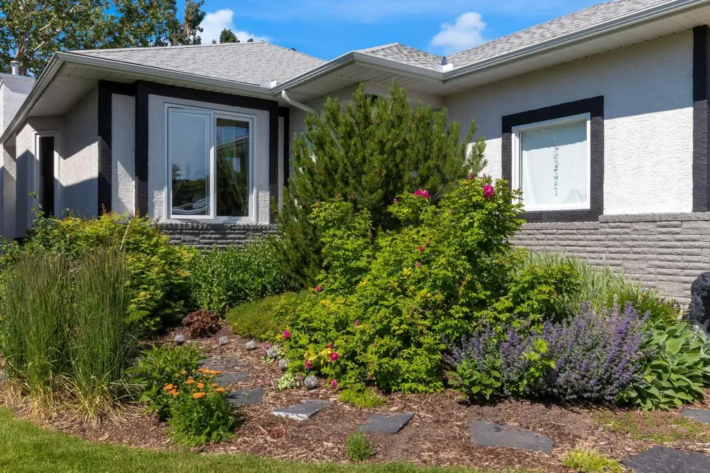 80 Scanlon Green NW Calgary AB T3L 1N6