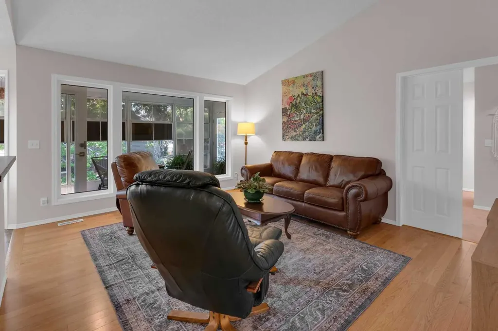 80 Scanlon Green NW Calgary AB T3L 1N6