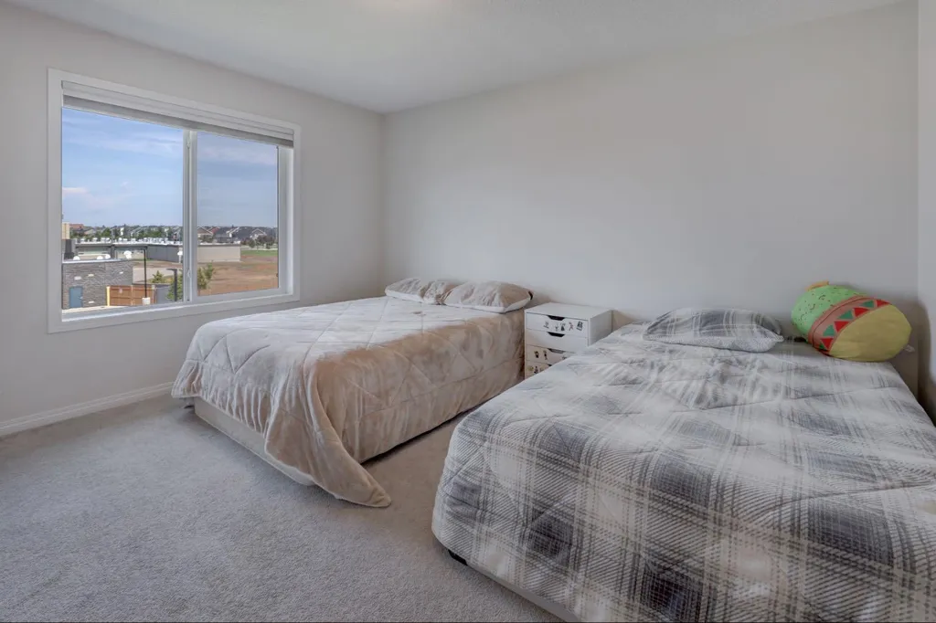 673 Hillcrest Road SW Airdrie AB T4B4C7