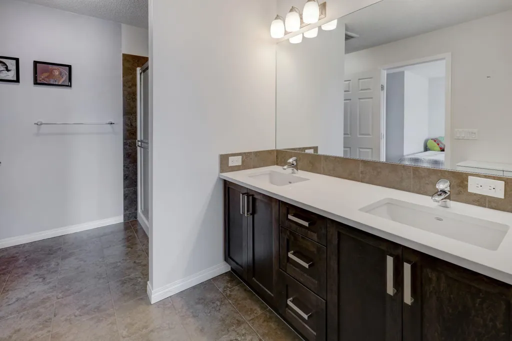 673 Hillcrest Road SW Airdrie AB T4B4C7