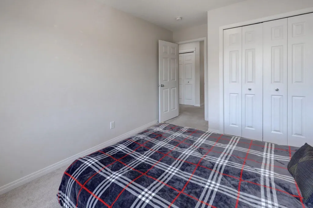673 Hillcrest Road SW Airdrie AB T4B4C7