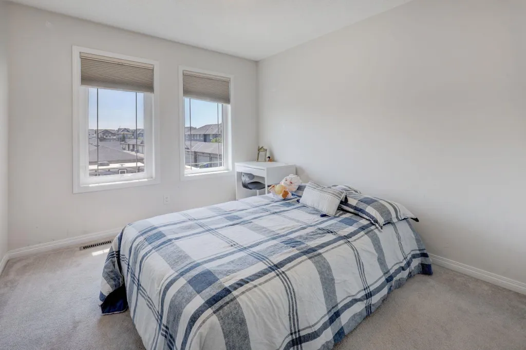 673 Hillcrest Road SW Airdrie AB T4B4C7