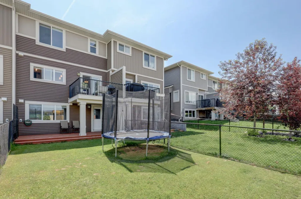 673 Hillcrest Road SW Airdrie AB T4B4C7