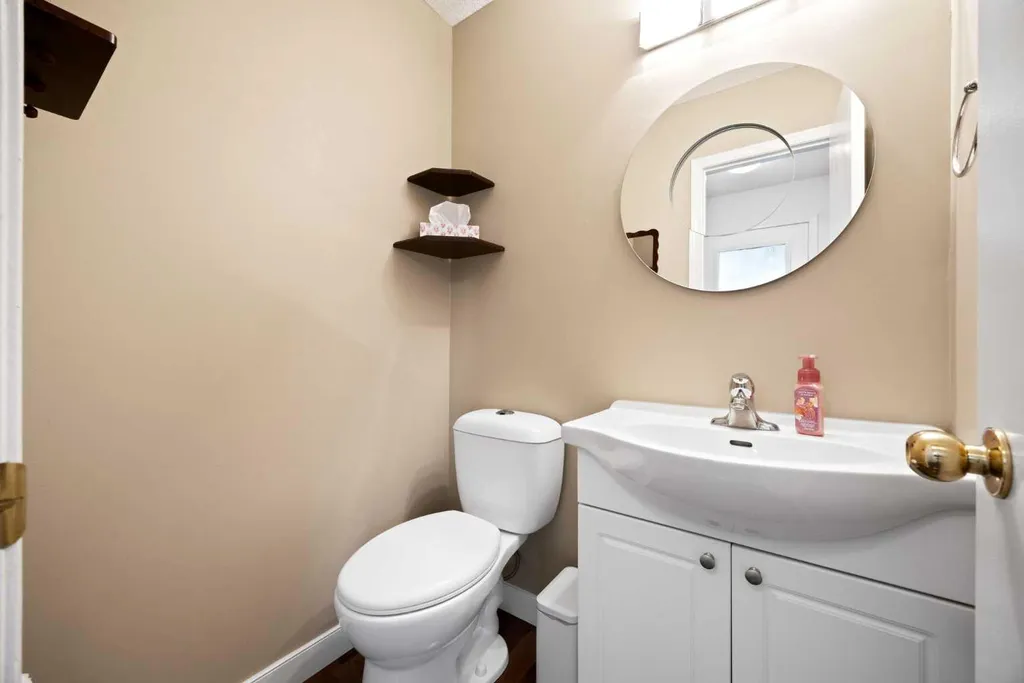 292 Cedarwood Park SW Calgary AB T2W 5X6