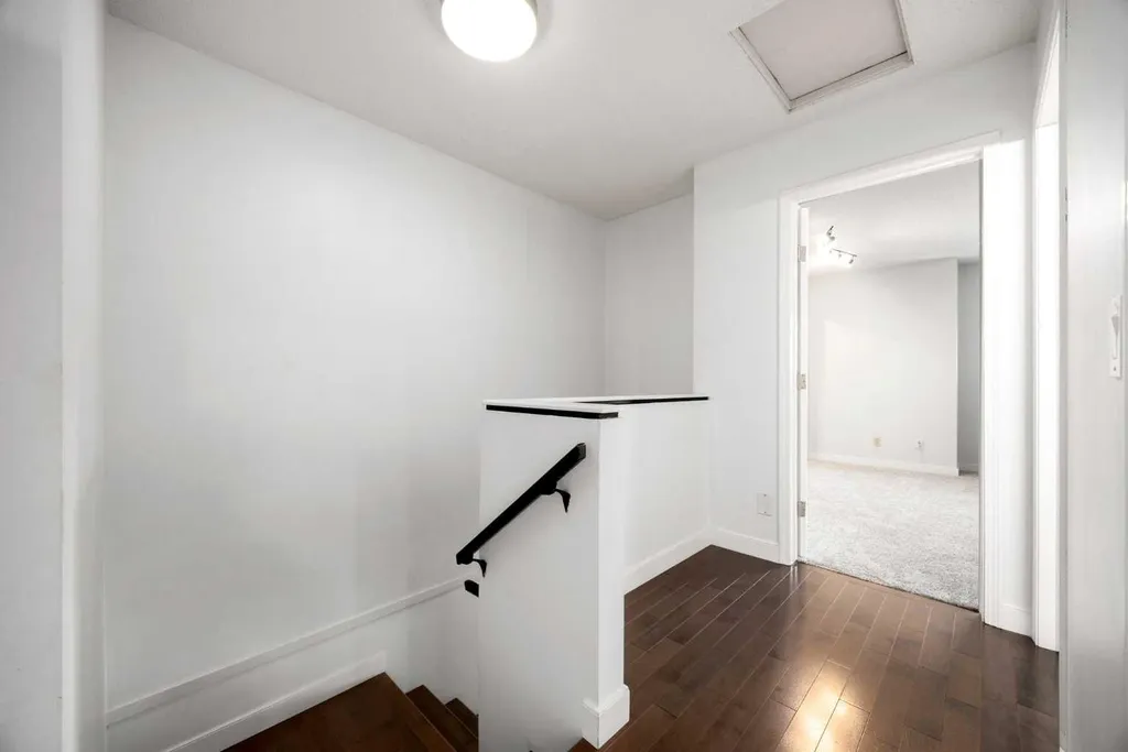292 Cedarwood Park SW Calgary AB T2W 5X6