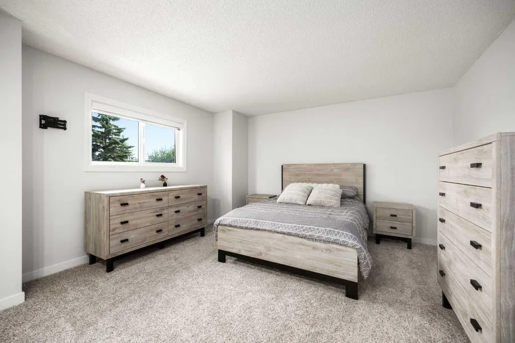 292 Cedarwood Park SW Calgary AB T2W 5X6