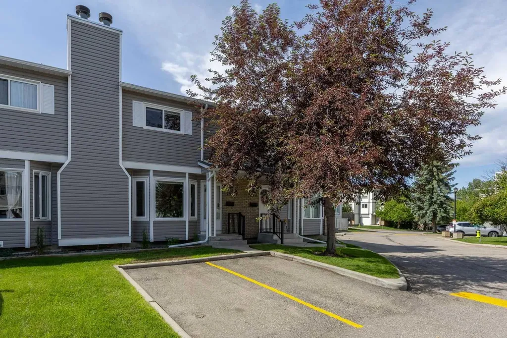 292 Cedarwood Park SW Calgary AB T2W 5X6