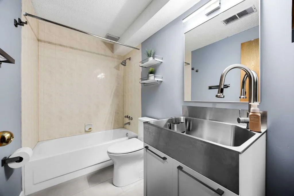 292 Cedarwood Park SW Calgary AB T2W 5X6