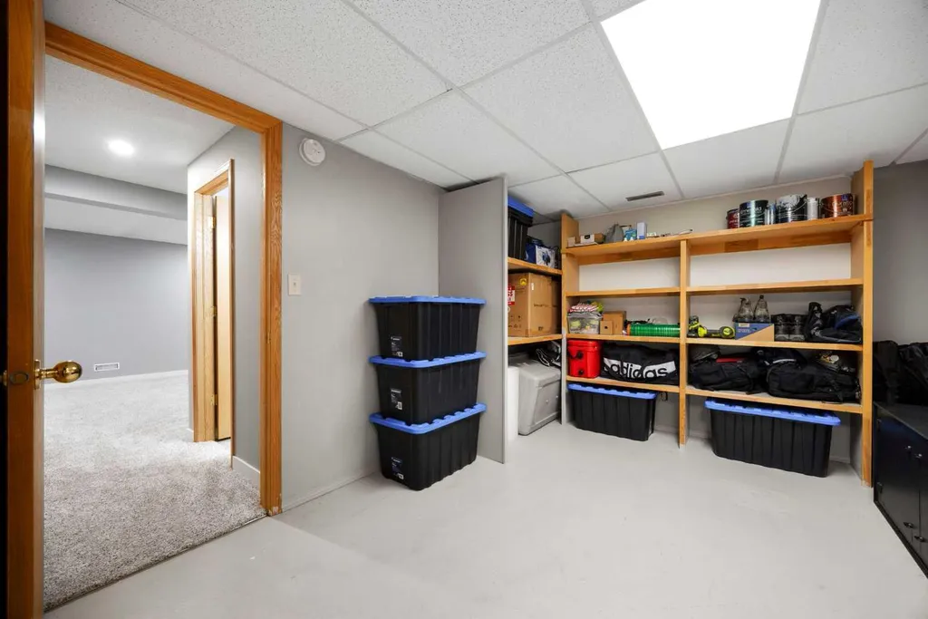 292 Cedarwood Park SW Calgary AB T2W 5X6