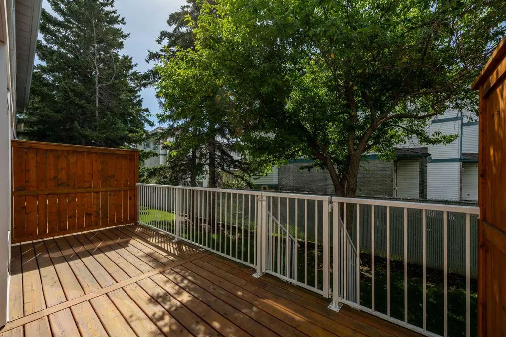 292 Cedarwood Park SW Calgary AB T2W 5X6