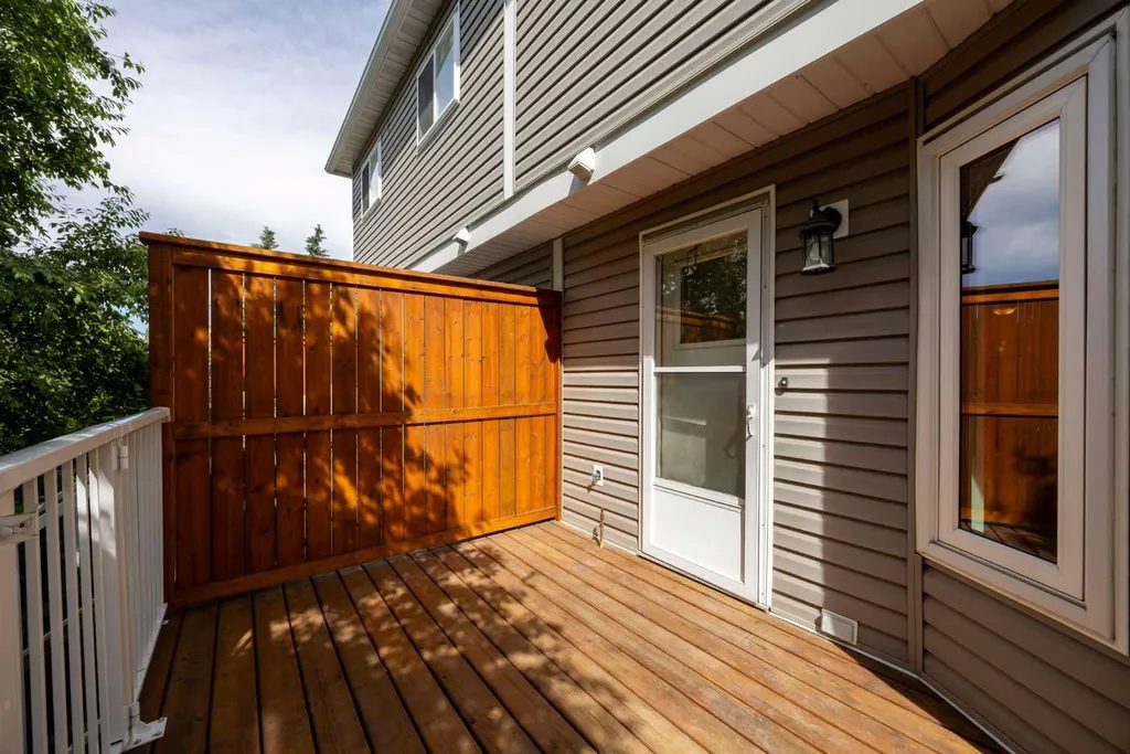 292 Cedarwood Park SW Calgary AB T2W 5X6