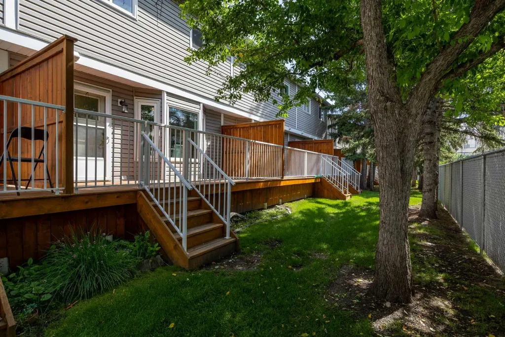 292 Cedarwood Park SW Calgary AB T2W 5X6