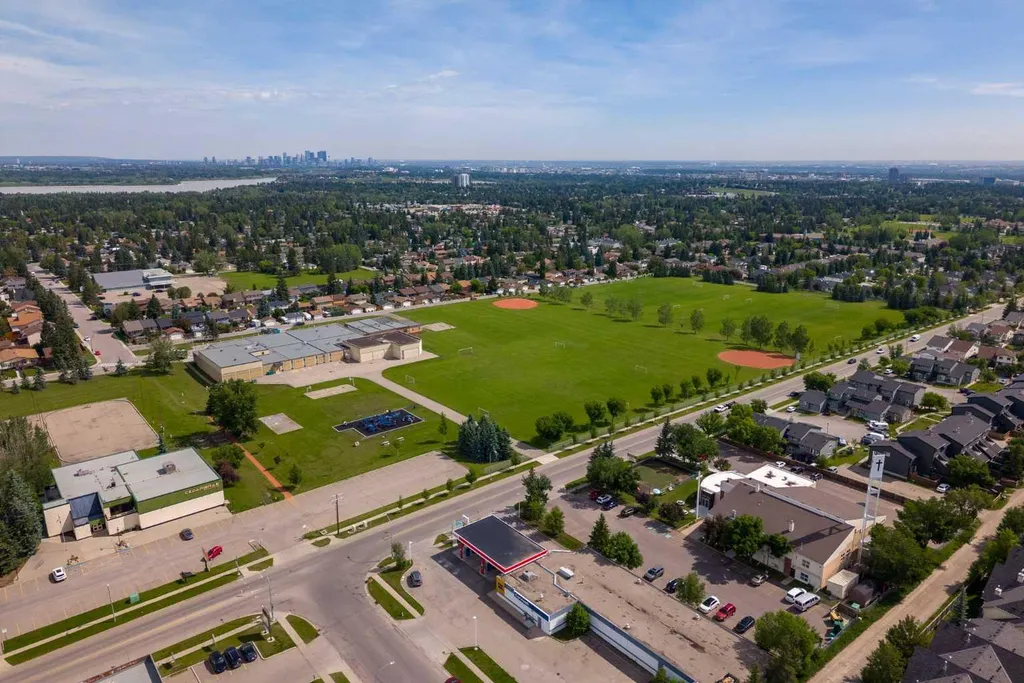 292 Cedarwood Park SW Calgary AB T2W 5X6
