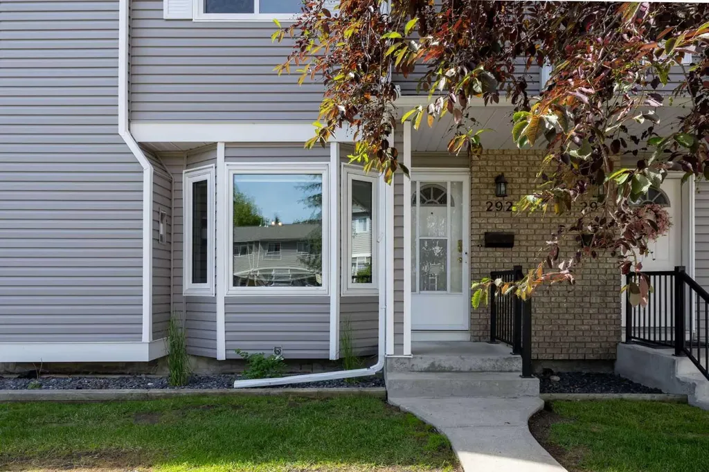 292 Cedarwood Park SW Calgary AB T2W 5X6