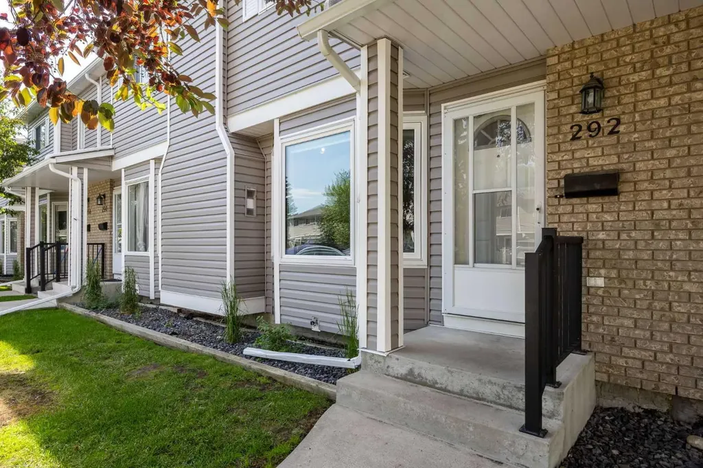292 Cedarwood Park SW Calgary AB T2W 5X6