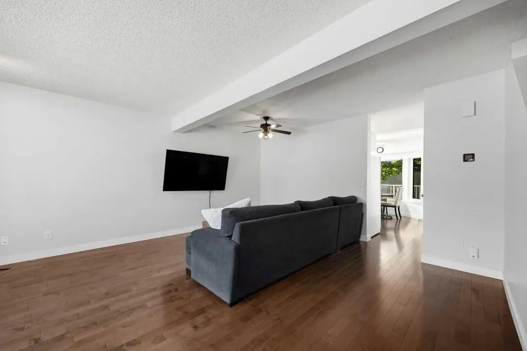 292 Cedarwood Park SW Calgary AB T2W 5X6