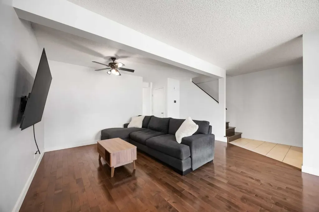 292 Cedarwood Park SW Calgary AB T2W 5X6