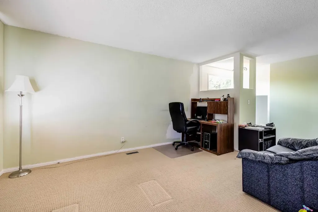 933 Marcombe Drive NE Calgary AB T2A 3H2