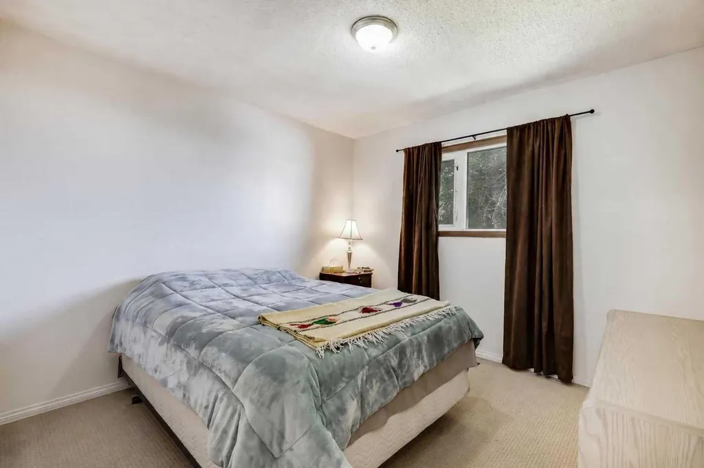 933 Marcombe Drive NE Calgary AB T2A 3H2
