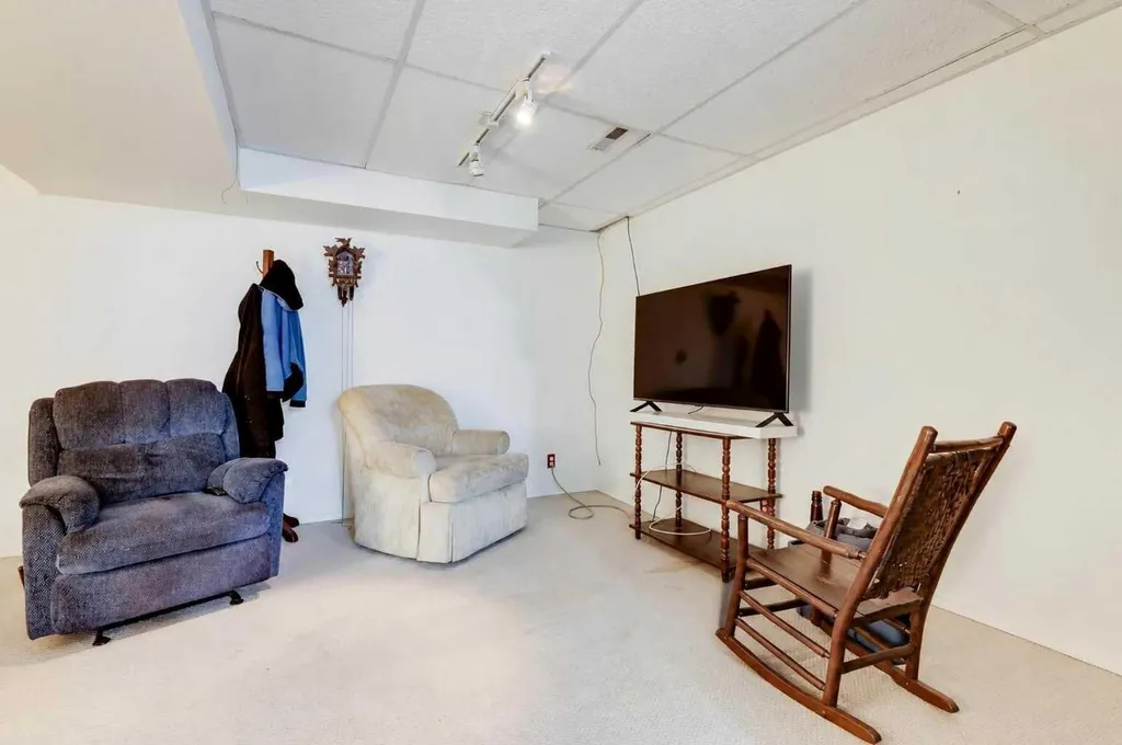 933 Marcombe Drive NE Calgary AB T2A 3H2