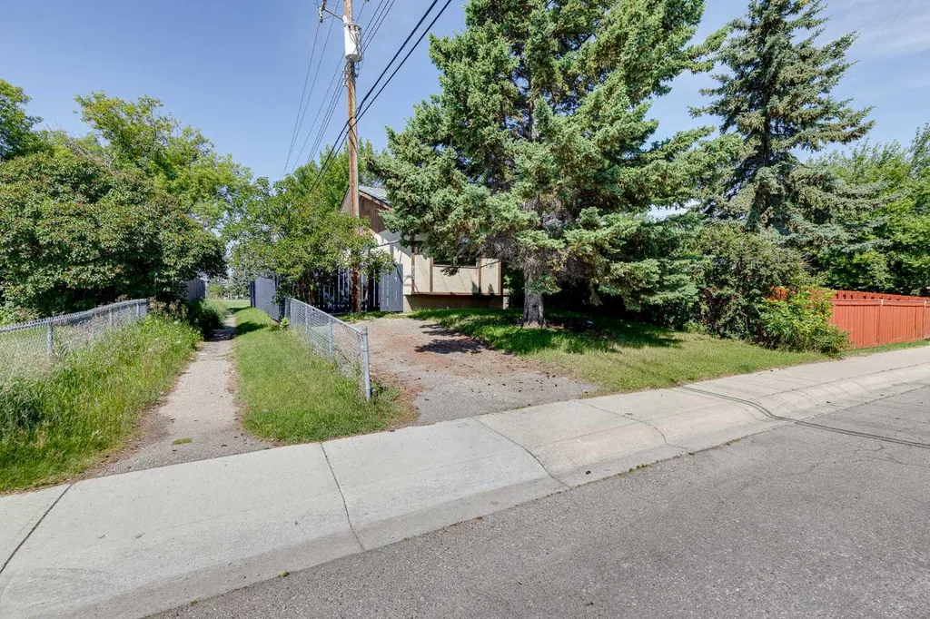 933 Marcombe Drive NE Calgary AB T2A 3H2
