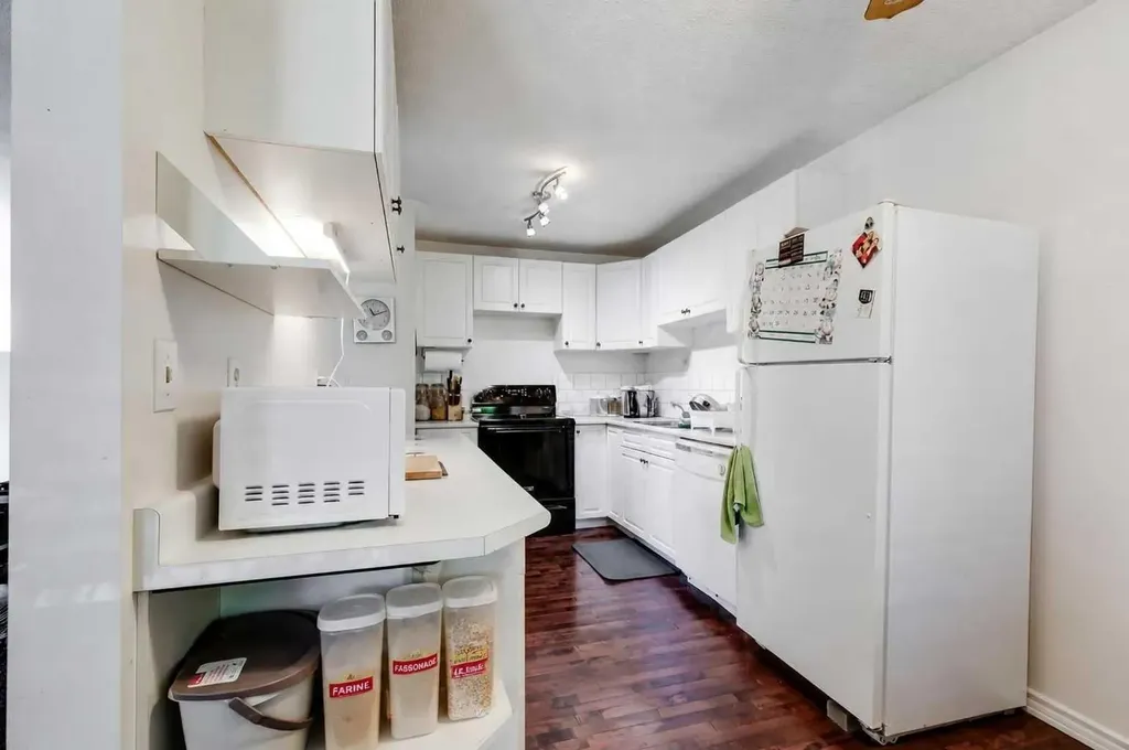 933 Marcombe Drive NE Calgary AB T2A 3H2