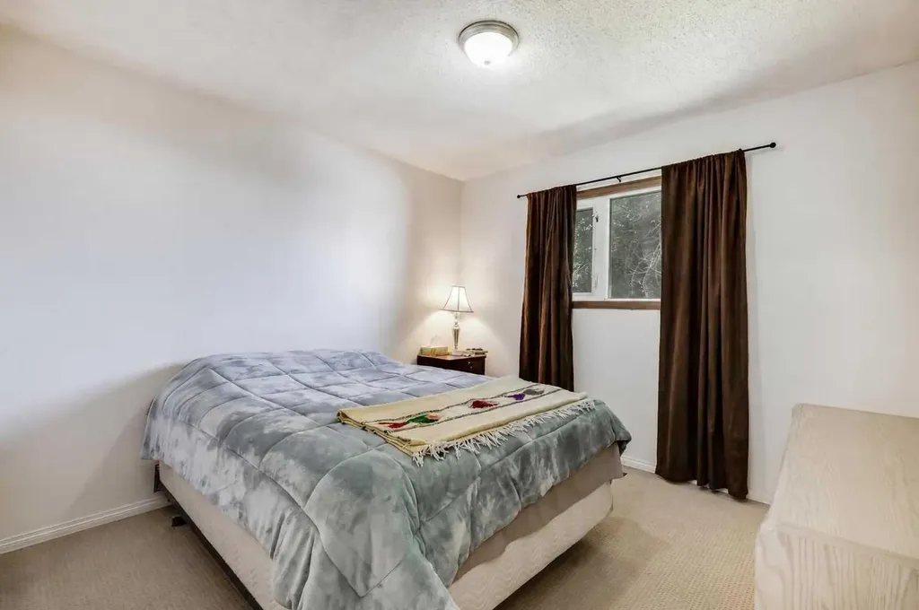 933 Marcombe Drive NE Calgary AB T2A 3H2