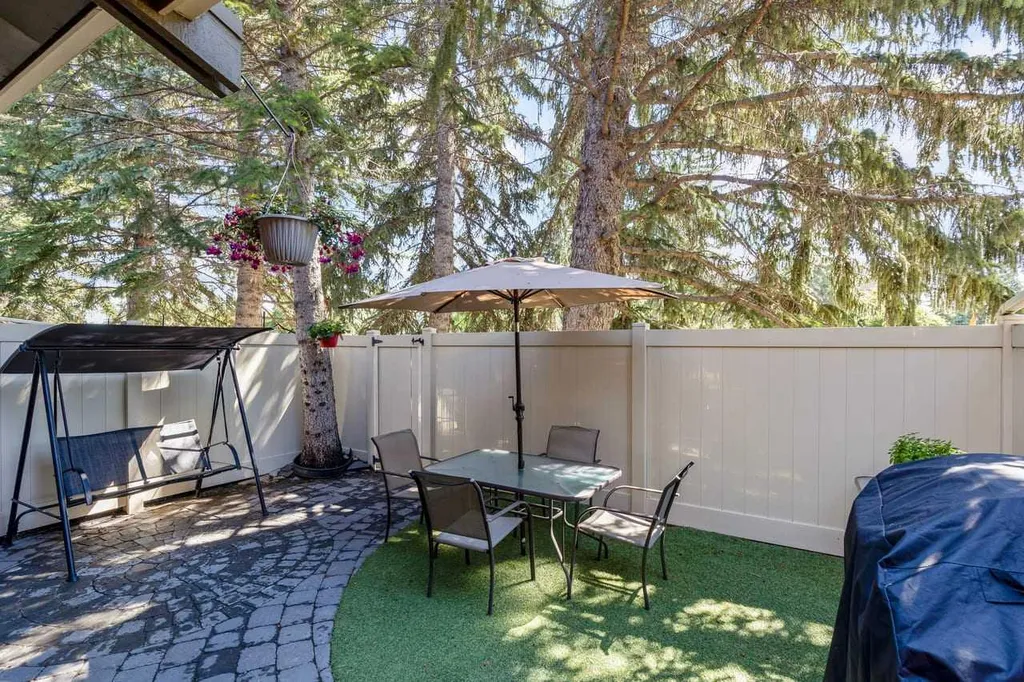 10001 Brookpark Boulevard SW Calgary AB T2W 3E3