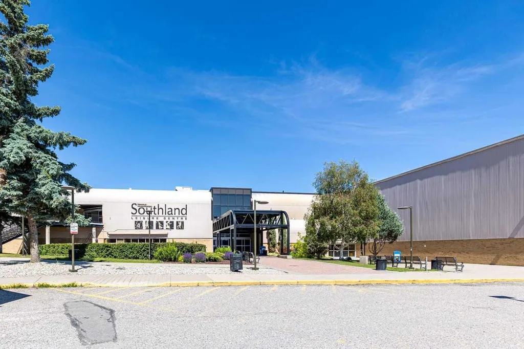 10001 Brookpark Boulevard SW Calgary AB T2W 3E3