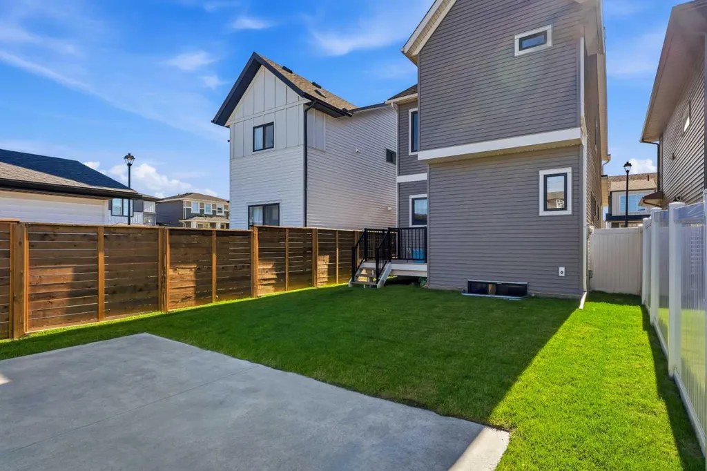 591 Lawthorn Way SE Airdrie AB T4A3N9