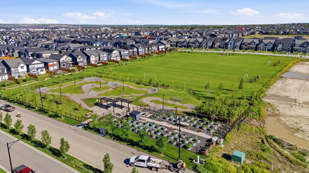 591 Lawthorn Way SE Airdrie AB T4A3N9