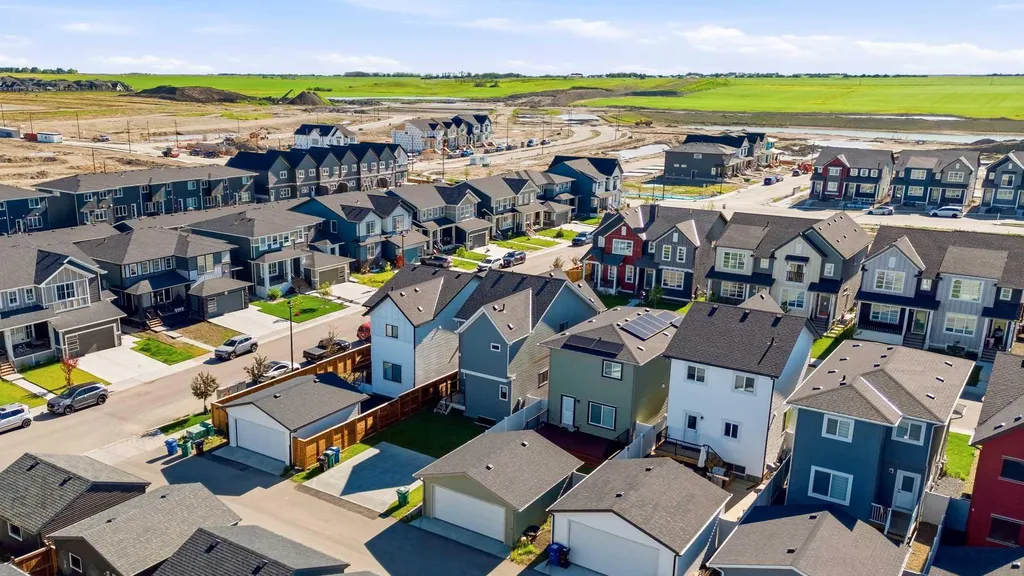 591 Lawthorn Way SE Airdrie AB T4A3N9
